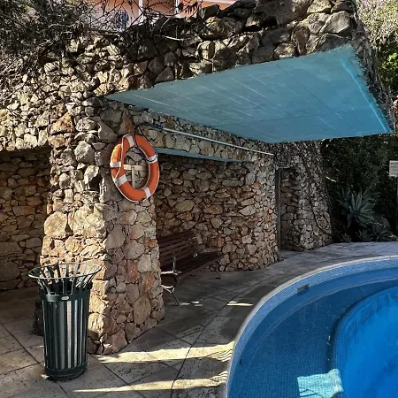 Gracious In With Pool, Lägenhet