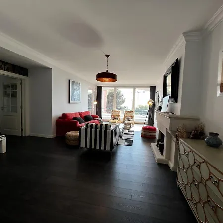 Apartment Gracious In With Pool, *