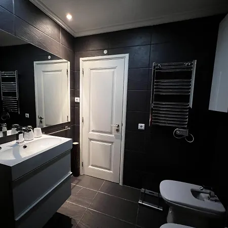 Gracious In With Pool, カスカイス