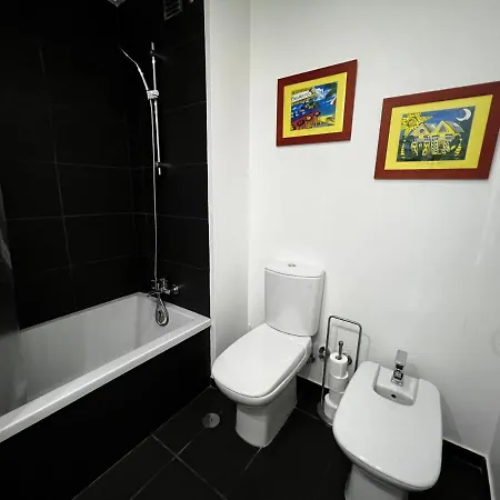 Gracious In With Pool, * カスカイス