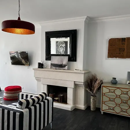 Gracious In With Pool, * カスカイス