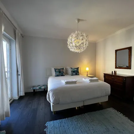 Gracious In With Pool, アパート