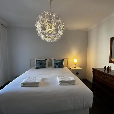 Gracious In With Pool, * カスカイス