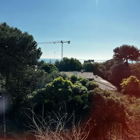 Gracious In With Pool, アパート *