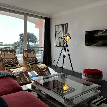 Gracious In With Pool, カスカイス