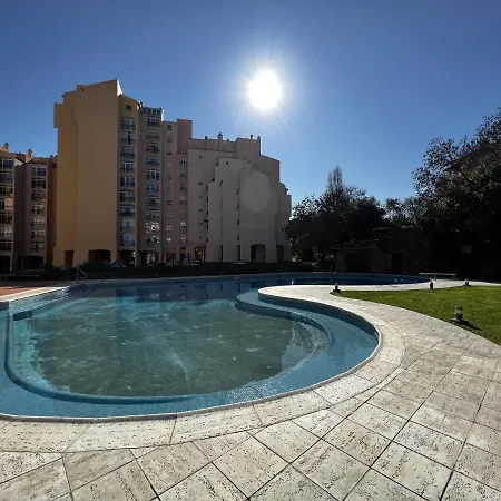 Gracious In With Pool, カスカイス