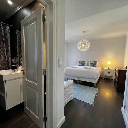 Apartment Gracious In With Pool,