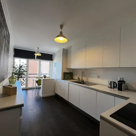 Gracious In With Pool, アパート