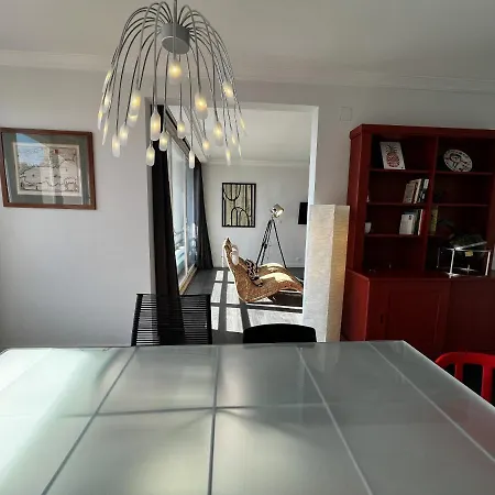 Gracious In With Pool, アパート *