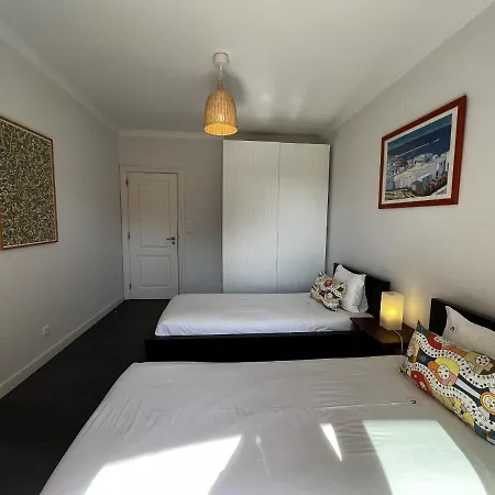 Gracious In With Pool, アパート *