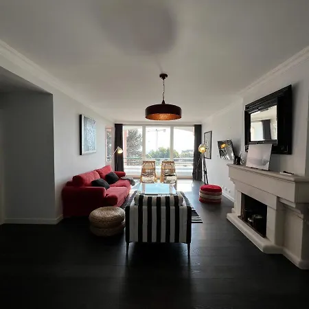 Apartment Gracious In With Pool, Cascais