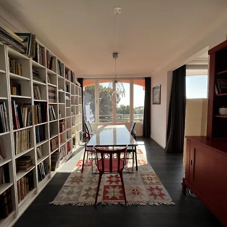Apartment Gracious In With Pool,