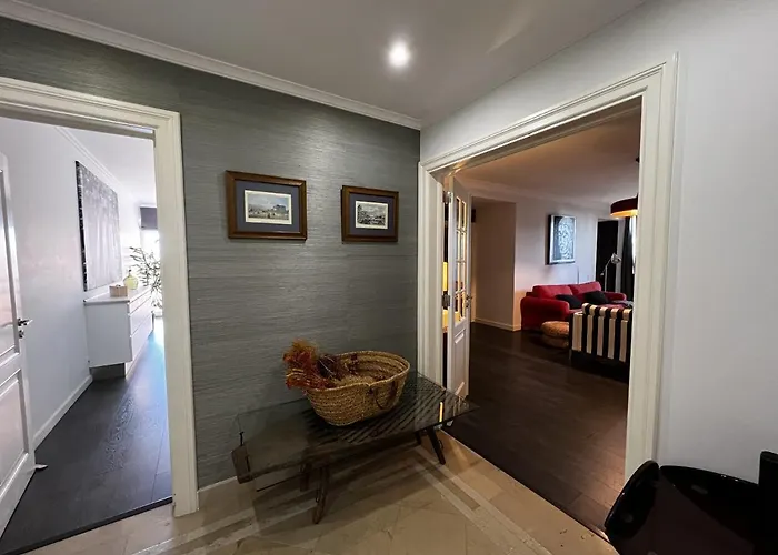 Gracious In With Pool, * 卡斯凯什