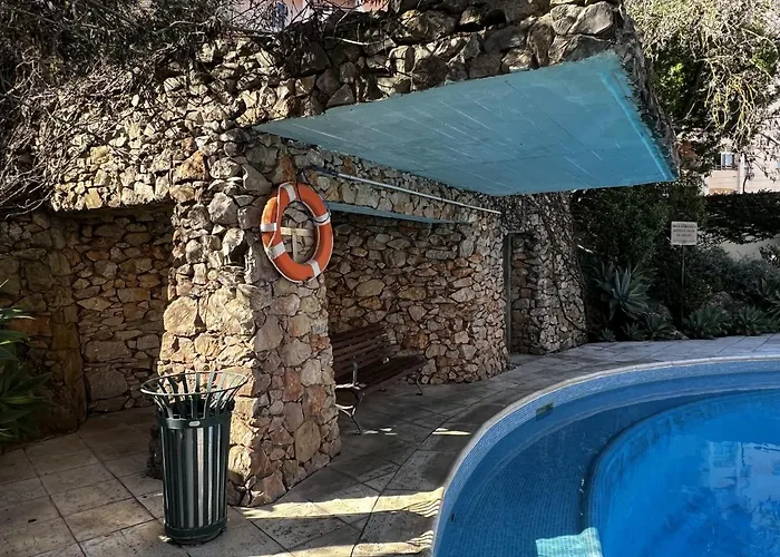 Gracious In With Pool, 公寓