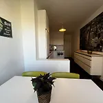 Gracious In With Pool, Apartamento *