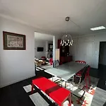 Gracious In With Pool, Apartamento *